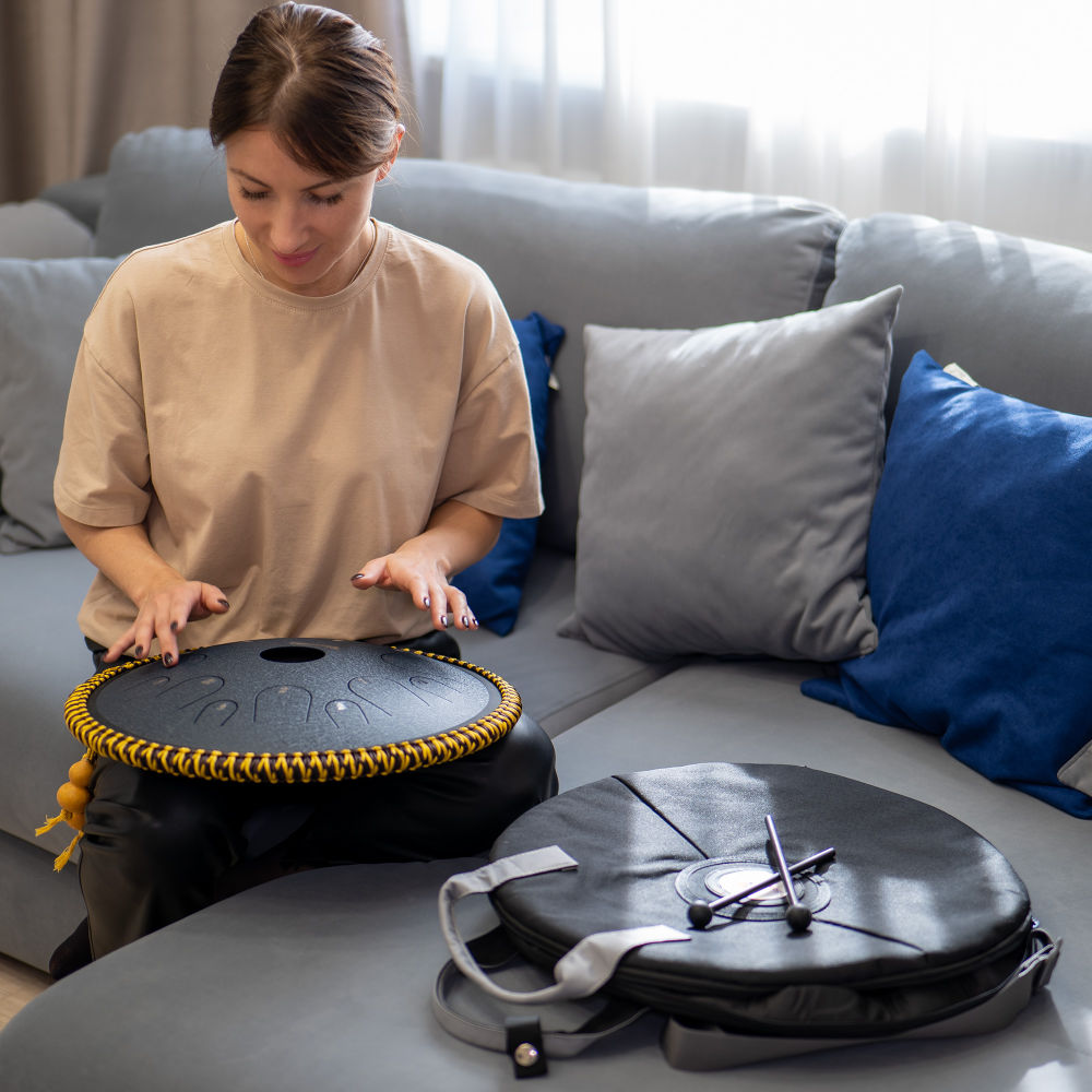 SonodrumSteelTongueDrumExclusive14Inches-14Tongues-Play1