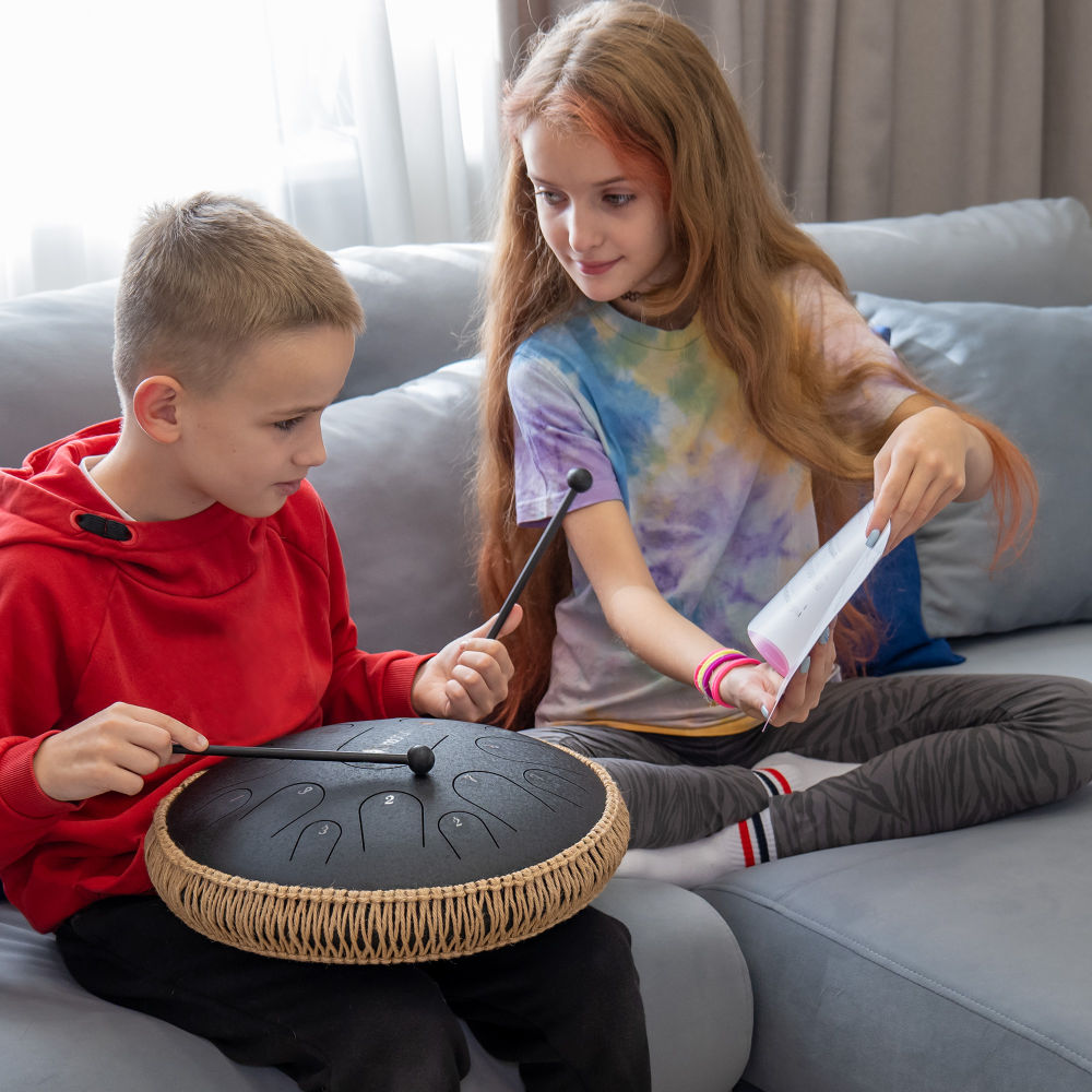 SonodrumSteelTongueDrumPremium-13Inches_15Tongues_CMajor-KidsPlaying